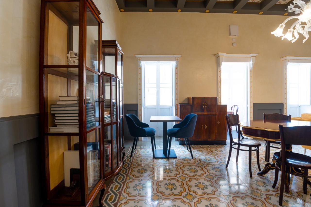 Monreal Boutique Townhouse - R024Rm6 Hotell Paola Exteriör bild
