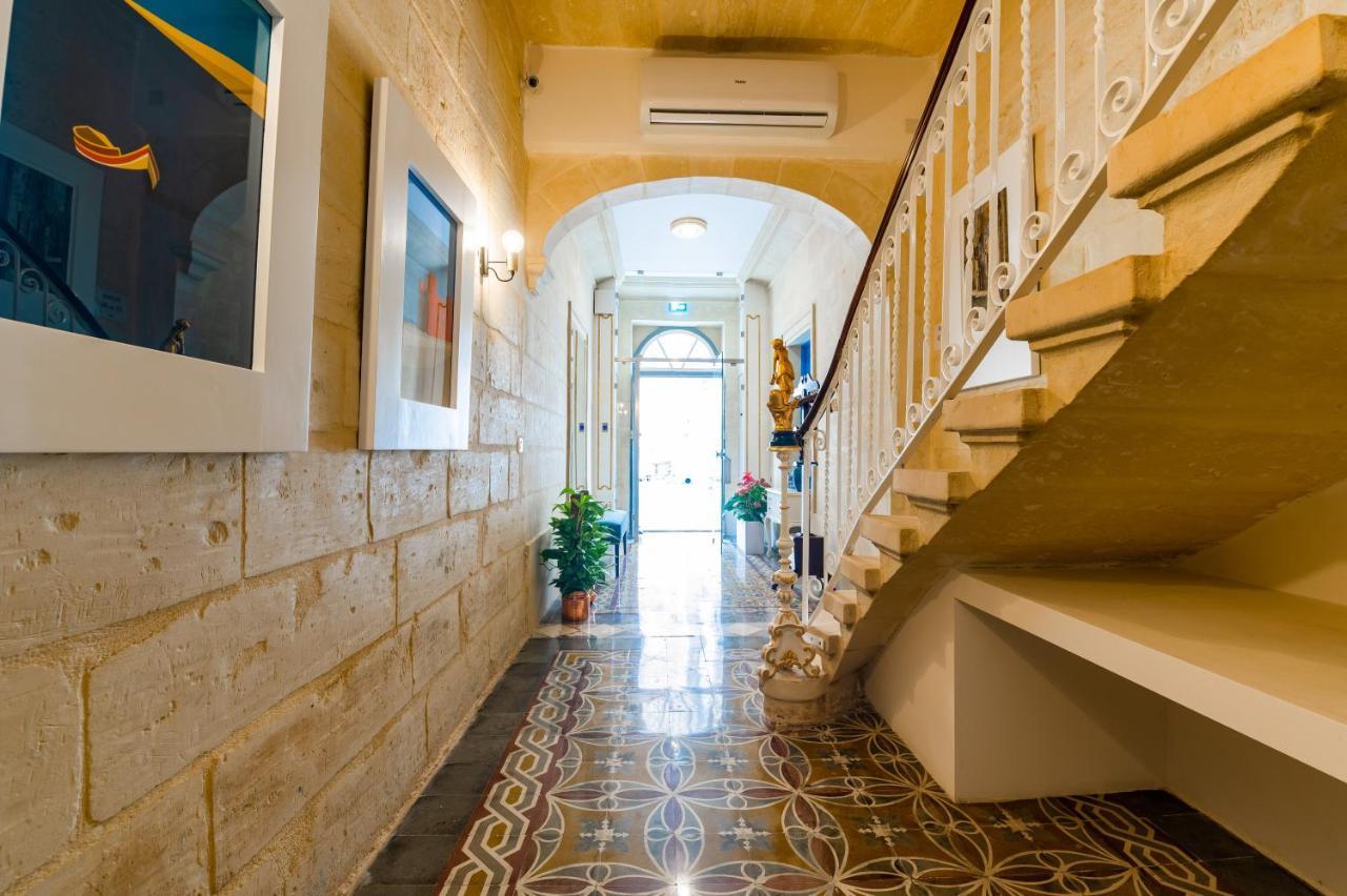 Monreal Boutique Townhouse - R024Rm6 Hotell Paola Exteriör bild