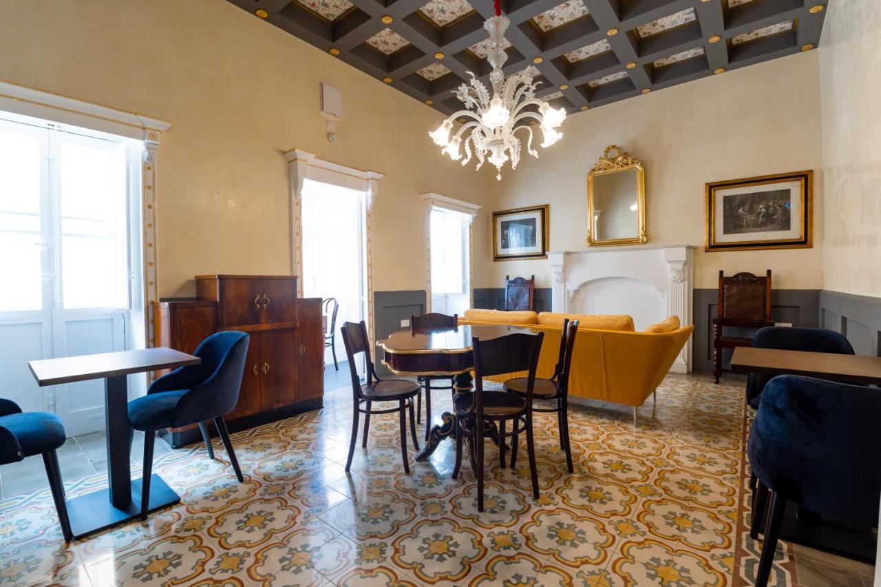 Monreal Boutique Townhouse - R024Rm6 Hotell Paola Exteriör bild